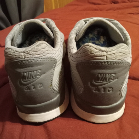 Nike Air Grey Tennis Shoes sz 8 1/2. - Picture 4 of 5